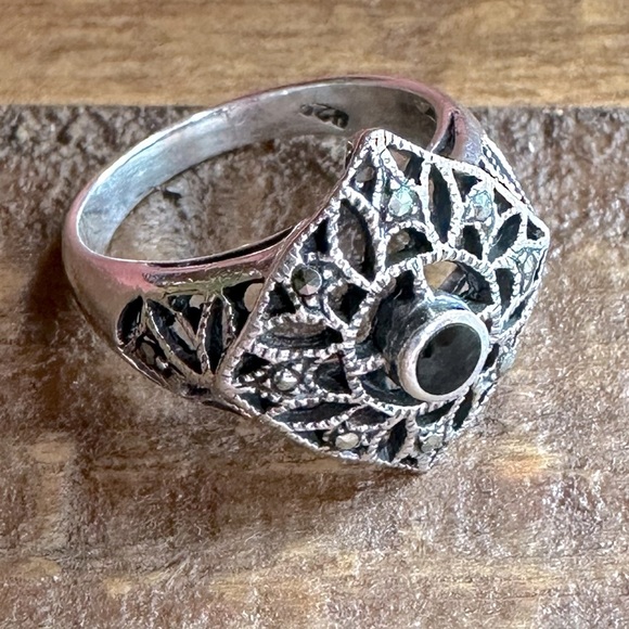Vintage Sterling Silver Black Onyx Inlay & Marcasite Filigree Ring Sz 7 925 - Picture 12 of 12